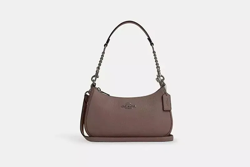 都会を駆ける相棒：コーチが提案する、洗練と機能性を兼ね備えたシティバッグコレクション