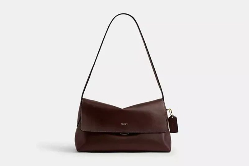 都会を駆ける相棒：コーチが提案する、洗練と機能性を兼ね備えたシティバッグコレクション