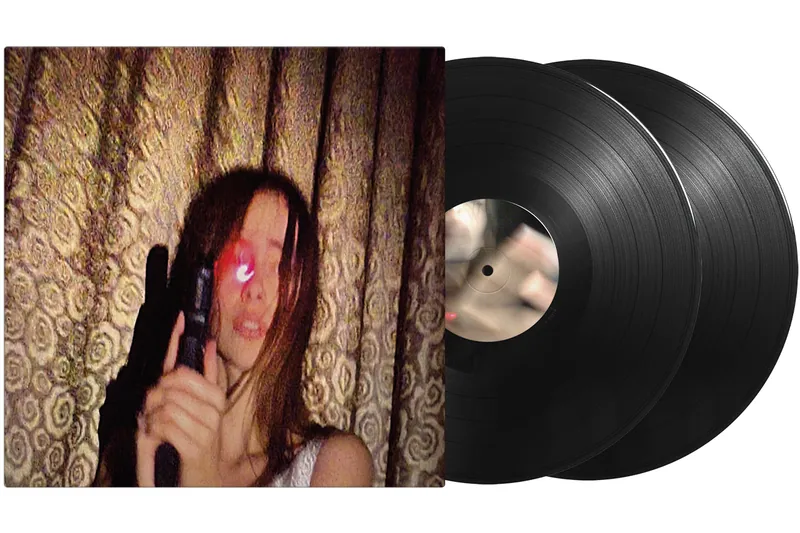 音楽シーンの新星fakemink、デビューアルバム『Terrified』と共にストリートを彩るアパレルコレクションを発表！
