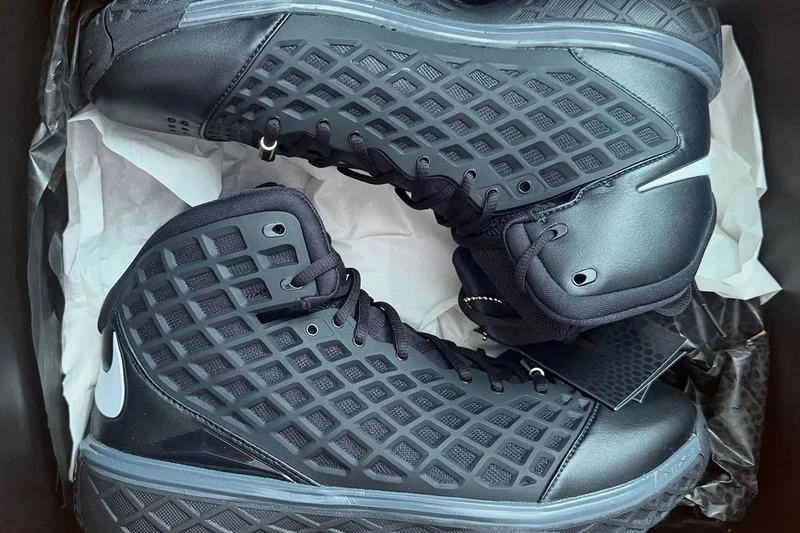 伝説のMVPシーズンを象徴する一足。Nike Kobe 3 Protro "Orca"が待望の復刻