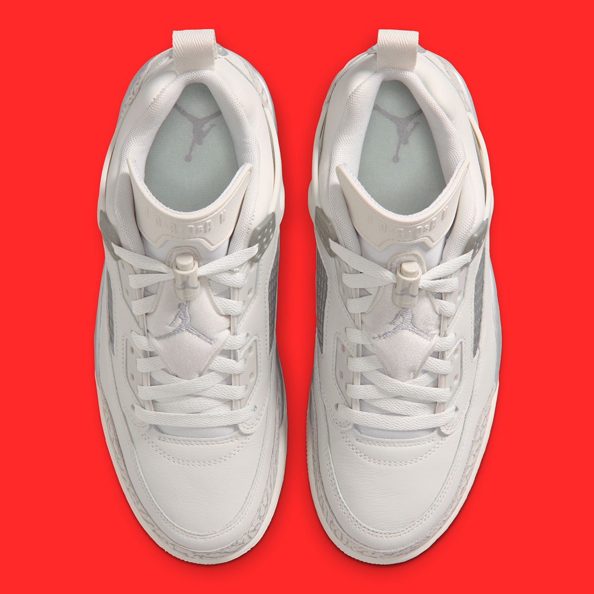 モノクロームのカラーブロッキングがジョーダン スパイジーク ロー “スワン” を特徴づける