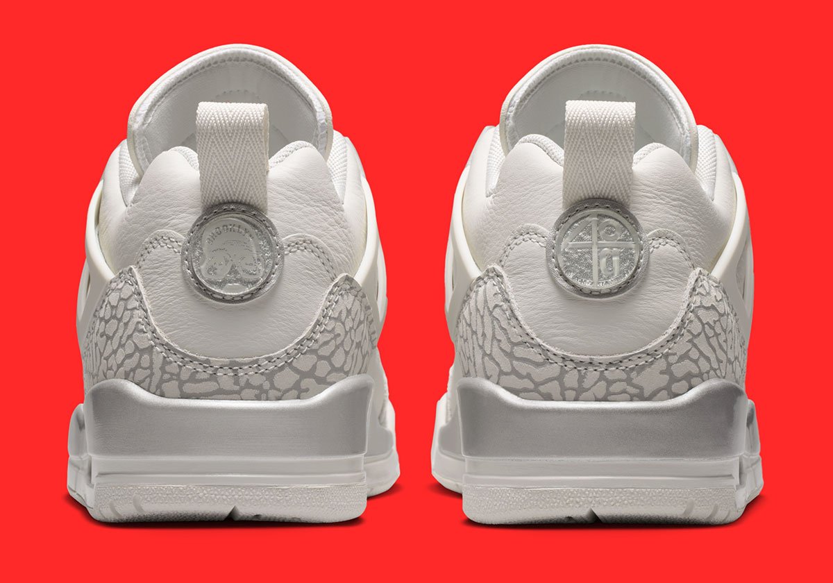 モノクロームのカラーブロッキングがジョーダン スパイジーク ロー “スワン” を特徴づける