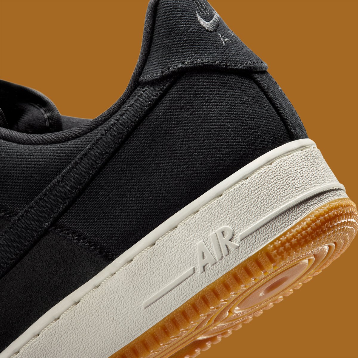 Nike Air Force 1 Lowにブラックキャンバスが登場