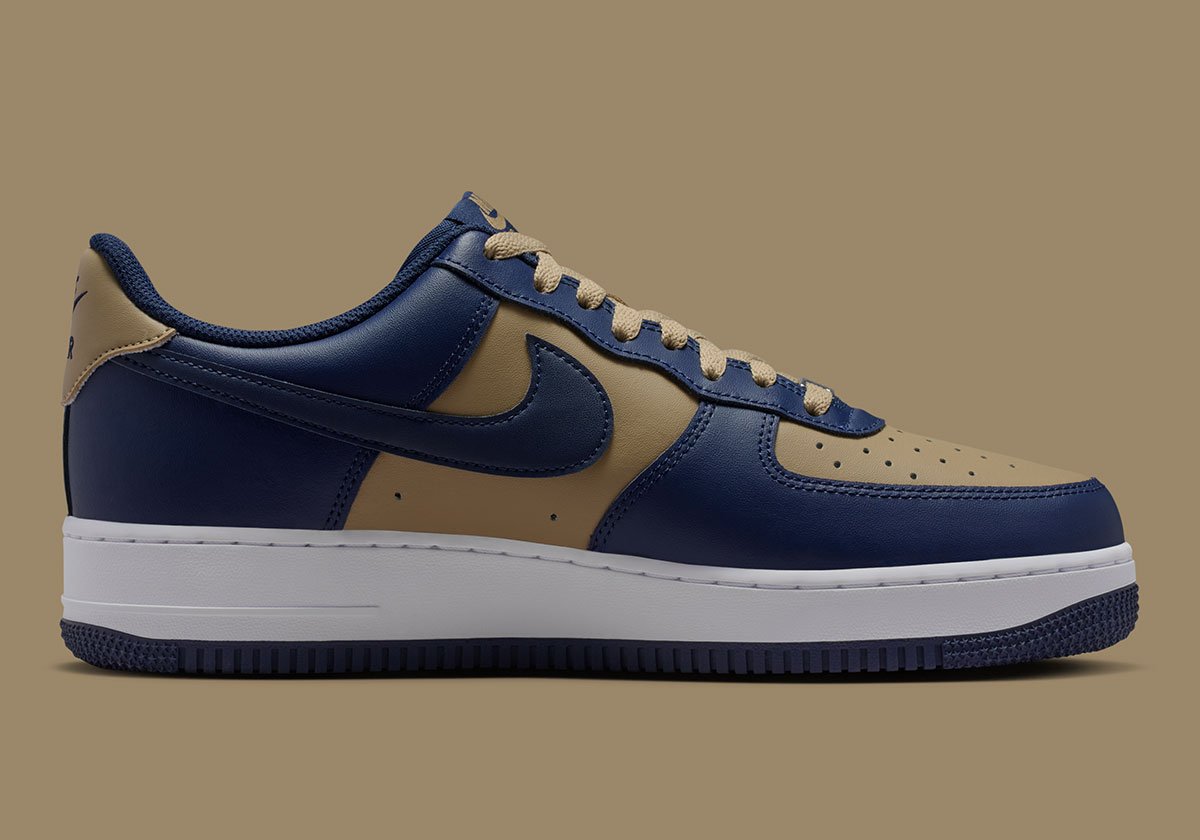 ナイキ エア フォース 1 ローが「パラシュートベージュ」と「オブシディアン」をミックス