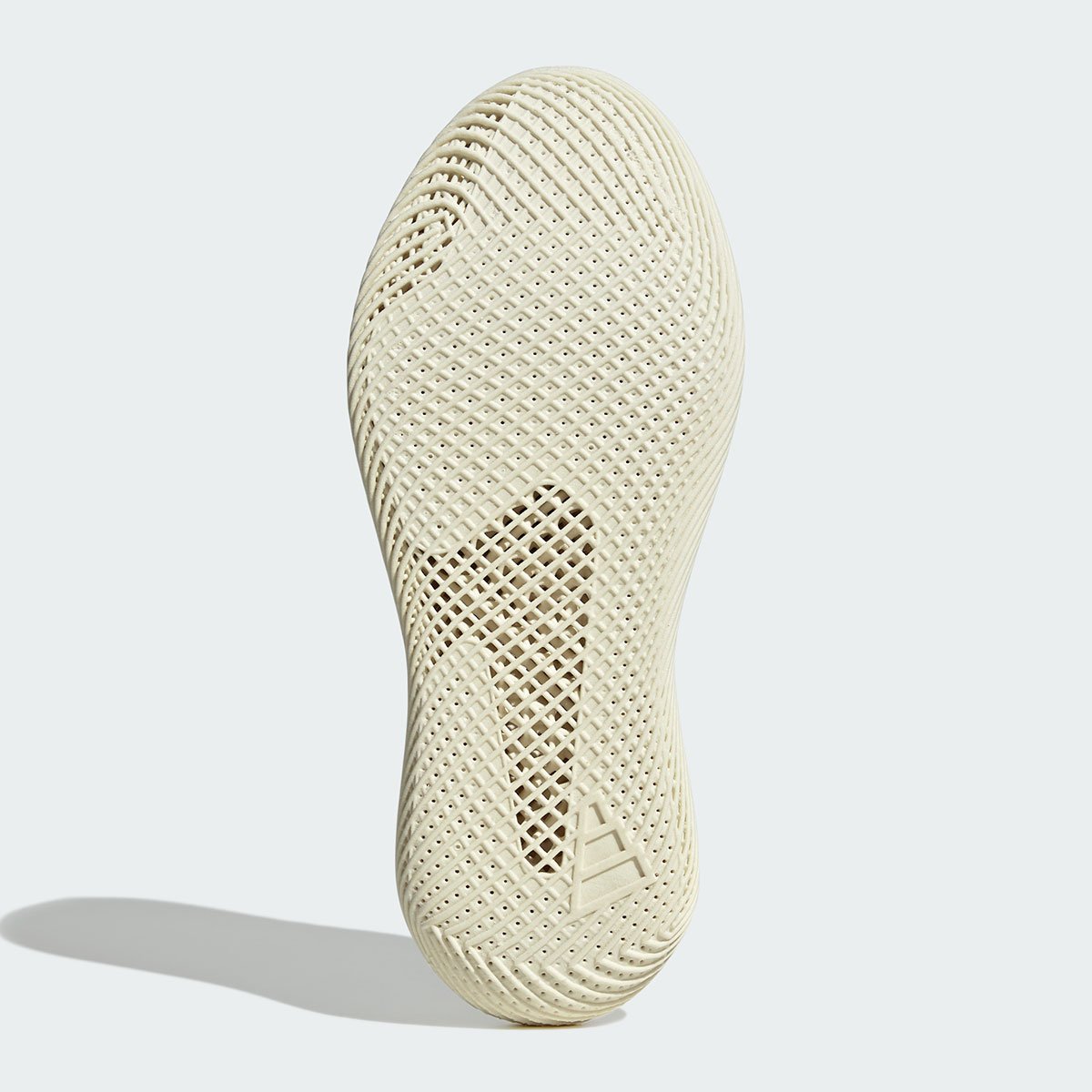 アディダス クライマクール レースドに新色「オフホワイト/ブラック」が登場！未来的な履き心地を追求