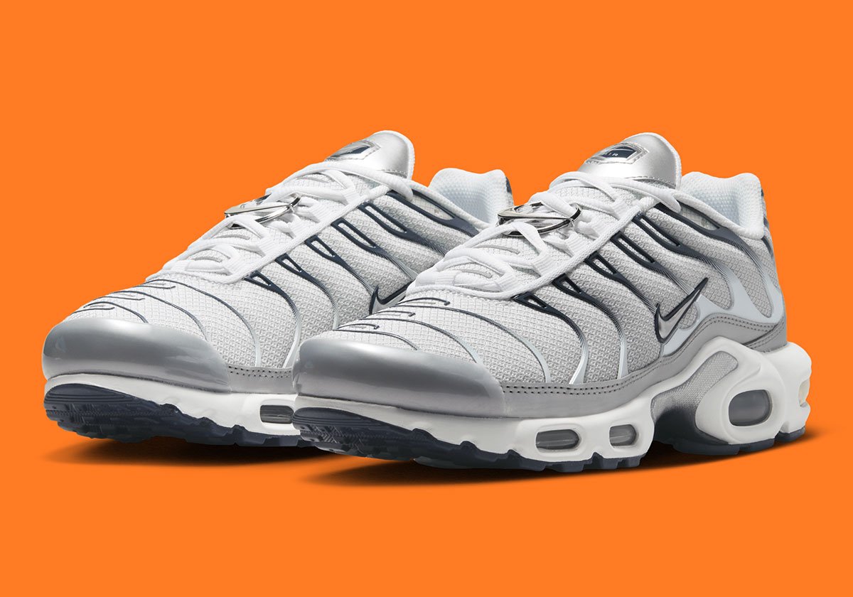 ナイキ エア マックス プラスに輝くリングアクセサリーが登場！足元を飾る新たなジュエリーライクな一足