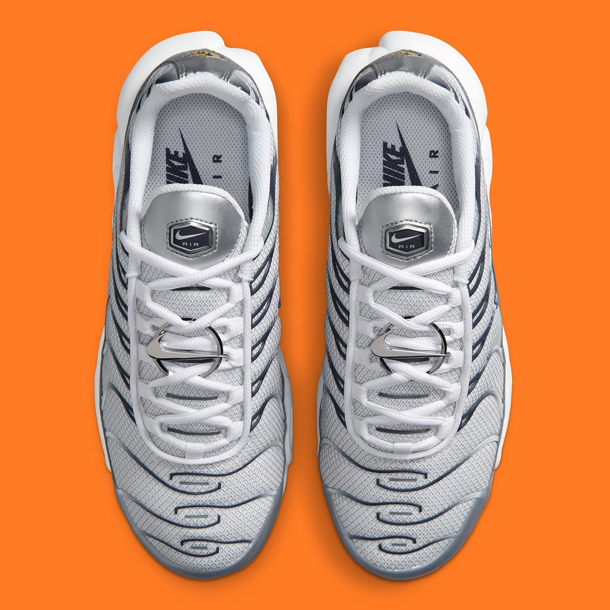 ナイキ エア マックス プラスに輝くリングアクセサリーが登場！足元を飾る新たなジュエリーライクな一足