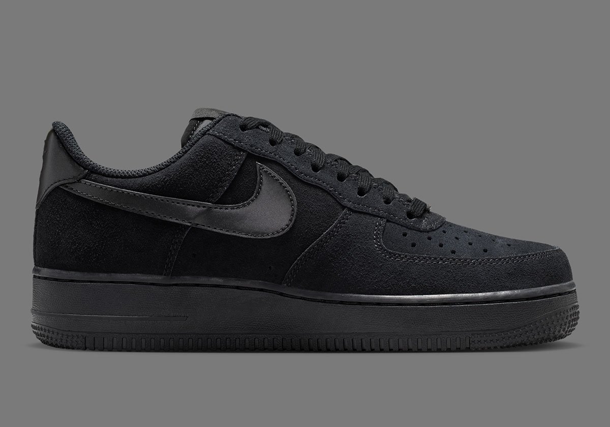 「エア フォース 1 ロー」上質スエードに輝くメタリックロゴ！2026年春夏に新作2色が登場