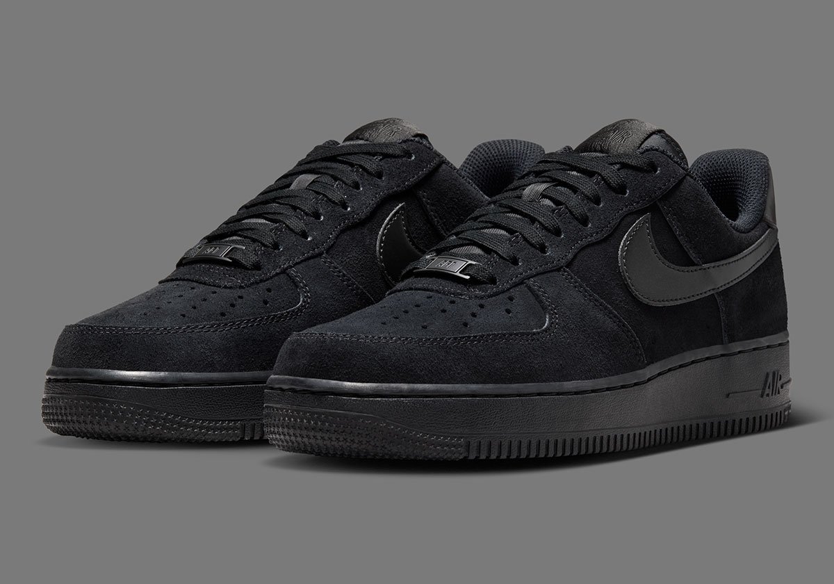 「エア フォース 1 ロー」上質スエードに輝くメタリックロゴ！2026年春夏に新作2色が登場