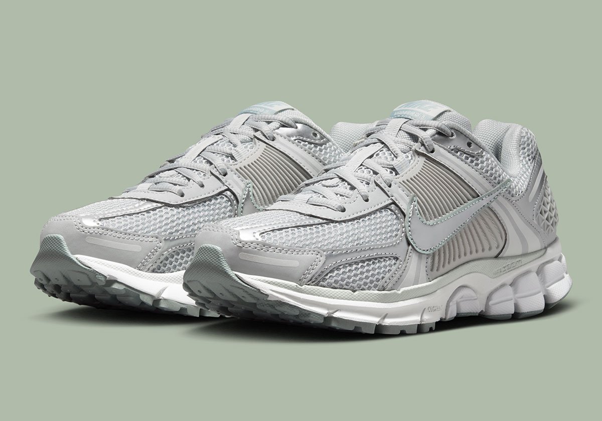 Nike Zoom Vomero 5が再び脚光！定番「Grey Fog」が新シーズンを告げる