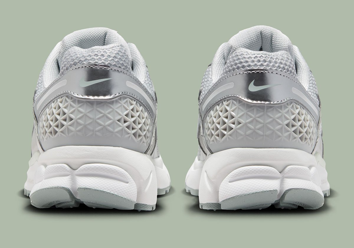 Nike Zoom Vomero 5が再び脚光！定番「Grey Fog」が新シーズンを告げる