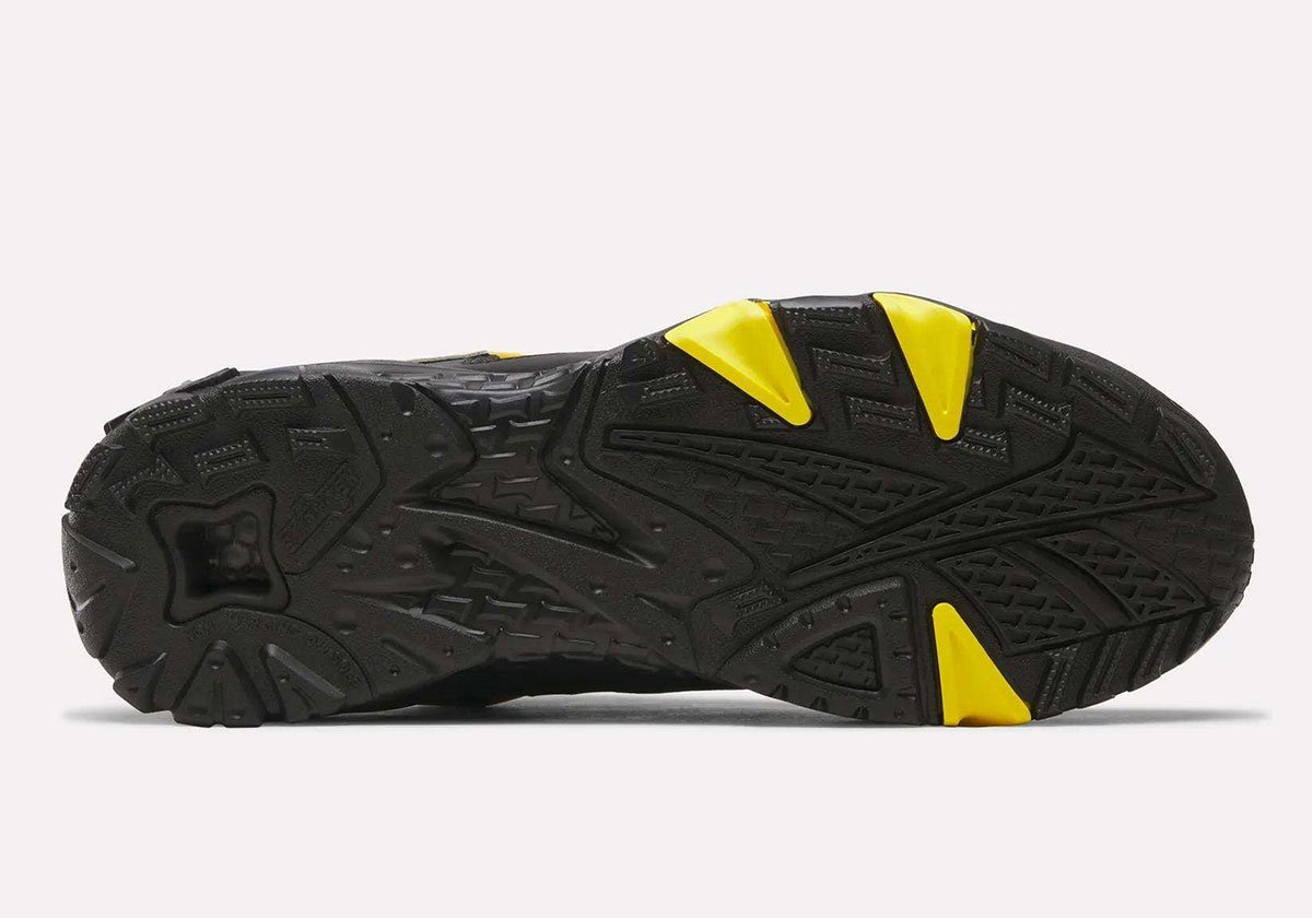 90年代の遺伝子が再び！リーボック ブルータス ローに熱狂の"スティーラーズ"カラーが降臨