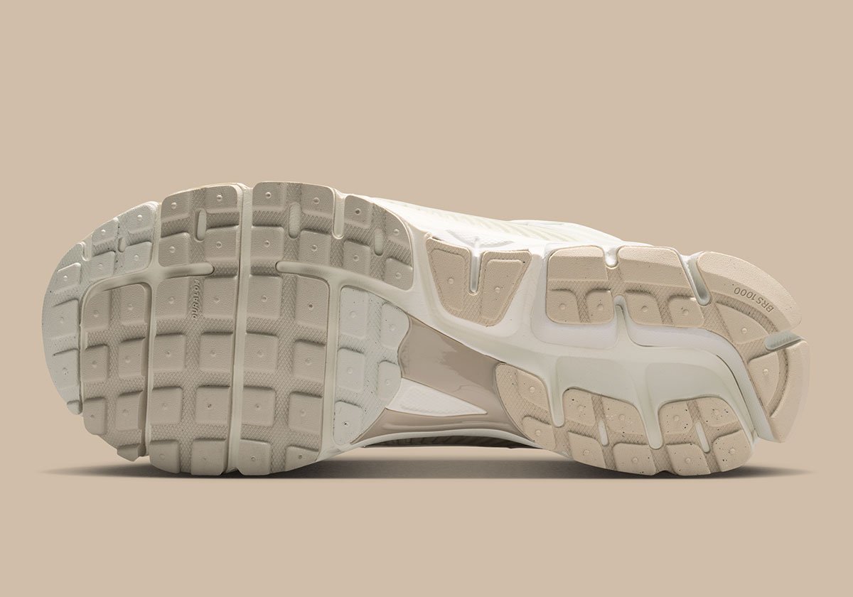 2026年夏、足元はこれ一択！Nike Zoom Vomero 5 "Phantom" が魅せる洗練された快適性