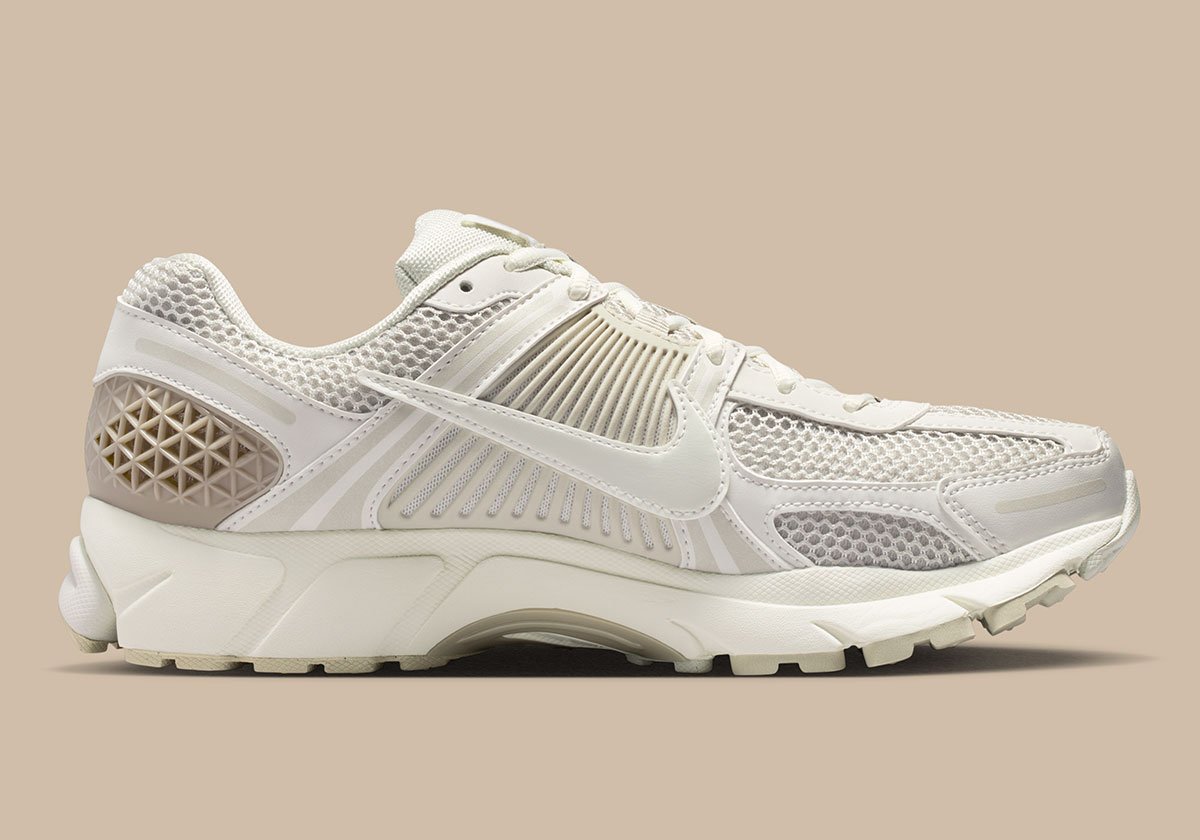 2026年夏、足元はこれ一択！Nike Zoom Vomero 5 "Phantom" が魅せる洗練された快適性