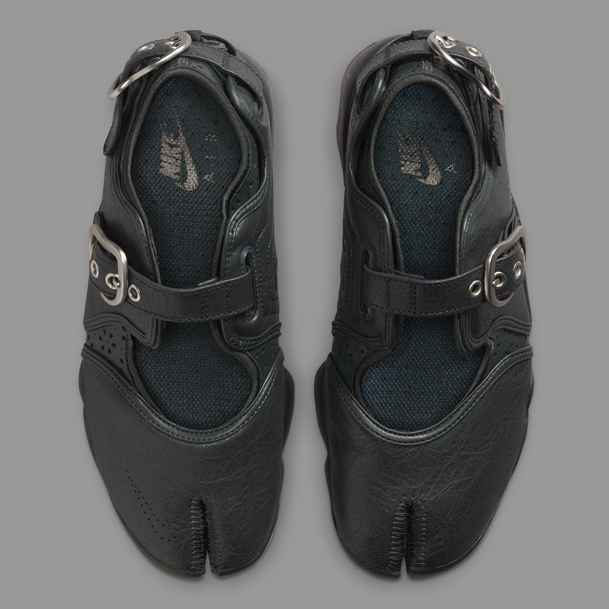 ナイキ エア リフトに新たな「グランジ」の息吹！メタルバックルが魅せる異色の存在感