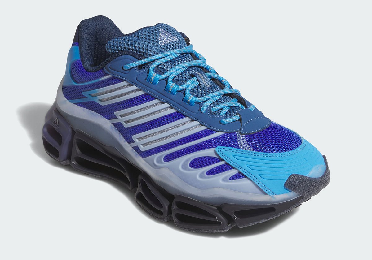 アディダス メガライド AGに鮮烈な「ハイレゾブルー」が登場！2000年代のレトロテックが夏を彩る