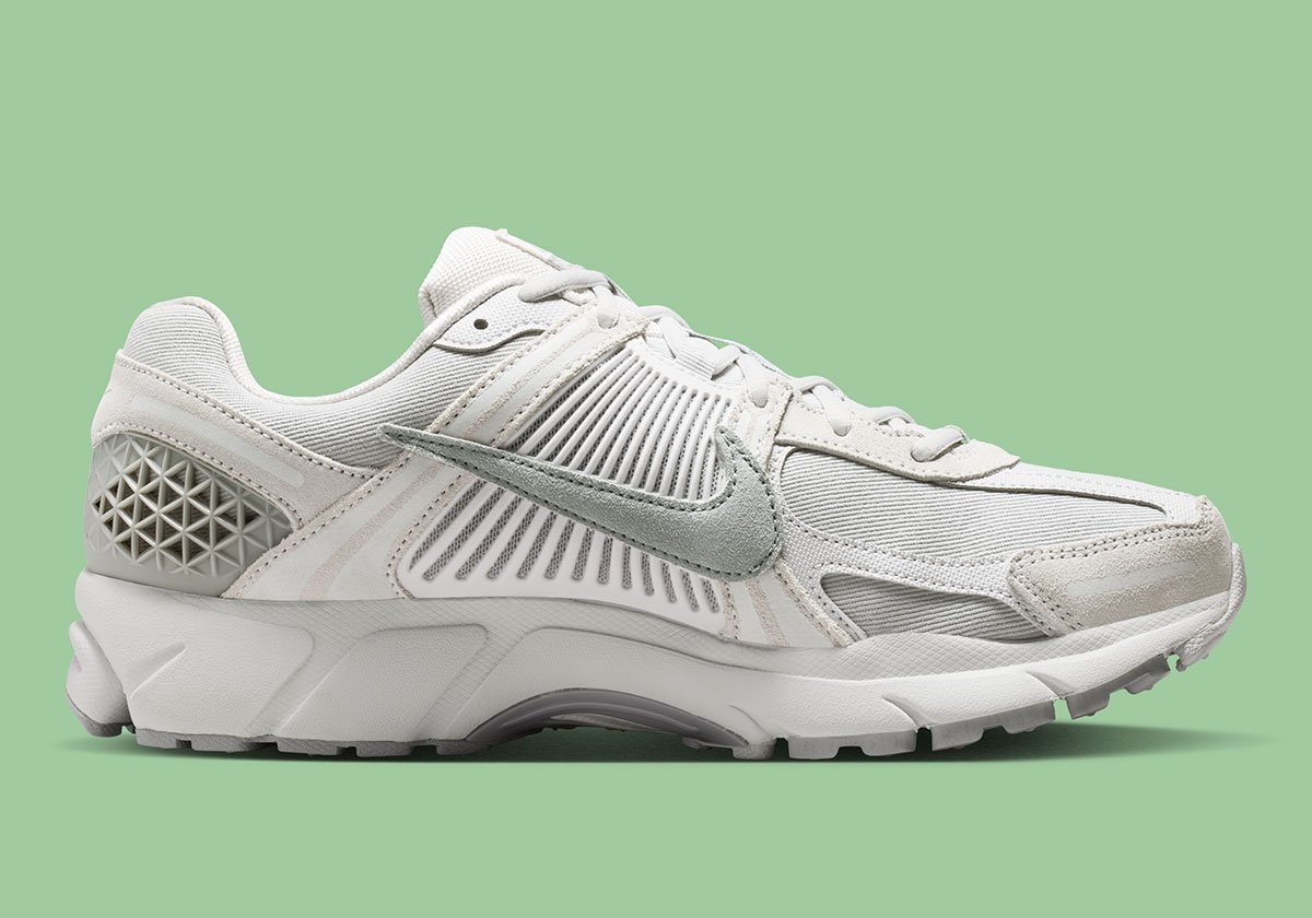 ズーム ボメロ 5に新風！キャンバス素材で魅せる"Vast Grey"が登場