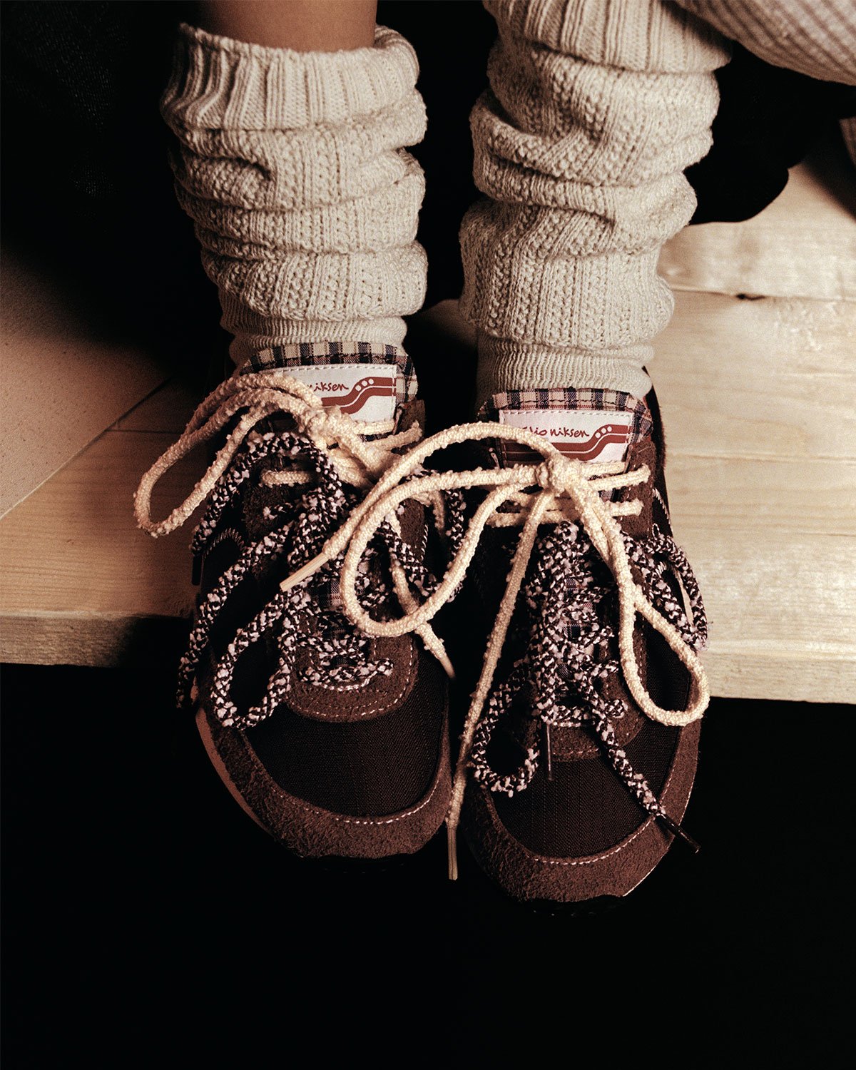 静寂を纏う一足：Estudio Niksenが描くSaucony Trainer 80の新たな魅力