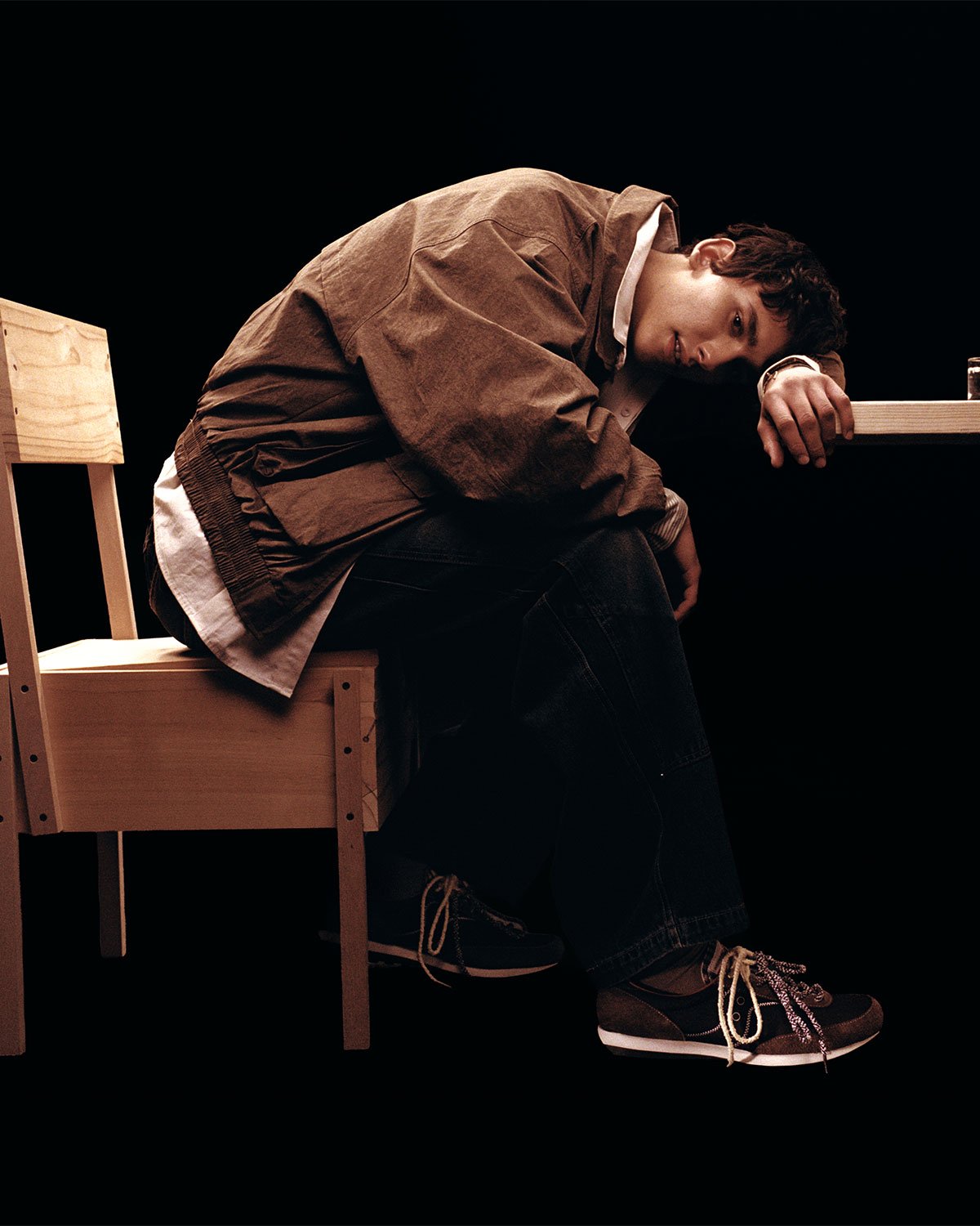 静寂を纏う一足：Estudio Niksenが描くSaucony Trainer 80の新たな魅力