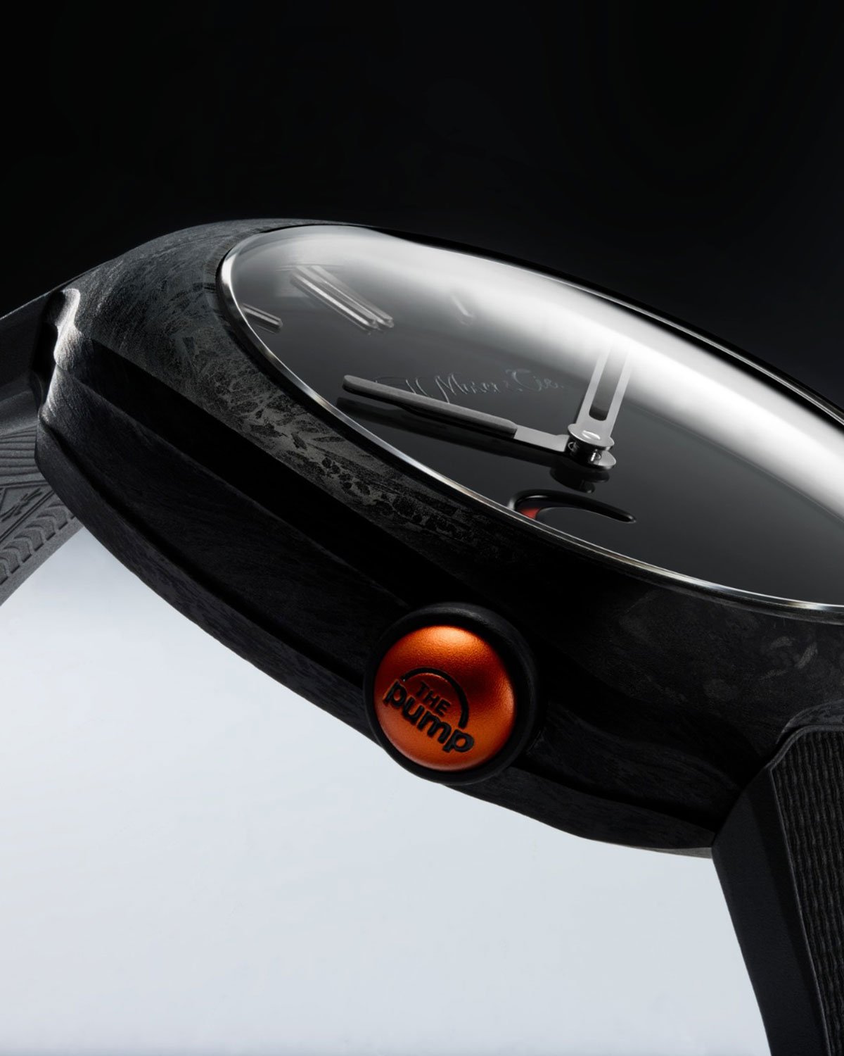 Reebokと高級時計H. Moser & Cieが異色のコラボ！4万ドルの「Pumpウォッチ」がスニーカーヘッズの度肝を抜く