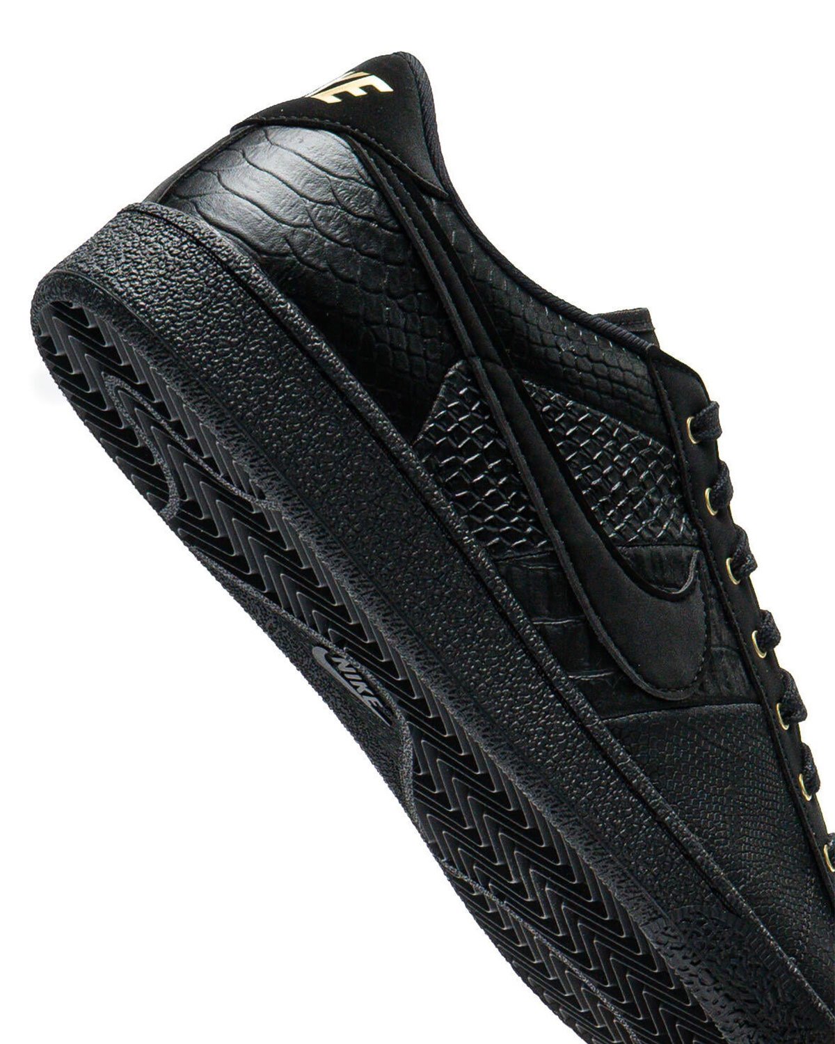 Nike Tennis Classicが爬虫類テクスチャをまとって復活！ラグジュアリーな装いでストリートへ