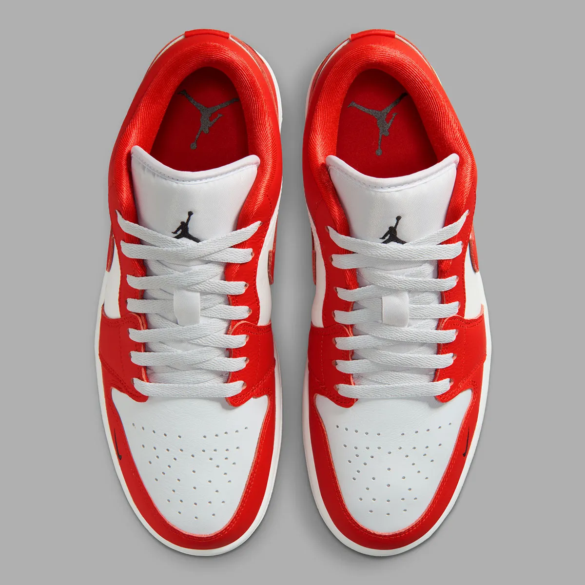 AJ1 Low “チリレッド”にミニスウッシュ登場！定番モデルに遊び心を加える新デザイン