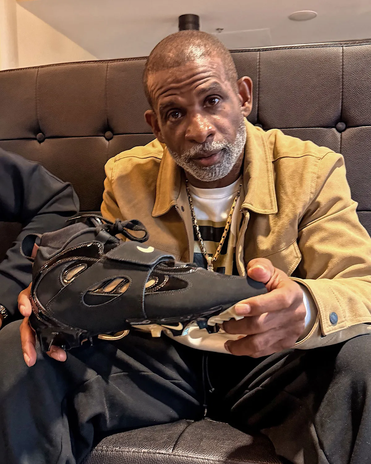 デイオン・サンダースの足元を彩る最新作！「Nike Diamond Turf 2 “Colorado”」がゲームチェンジャーとなるか？