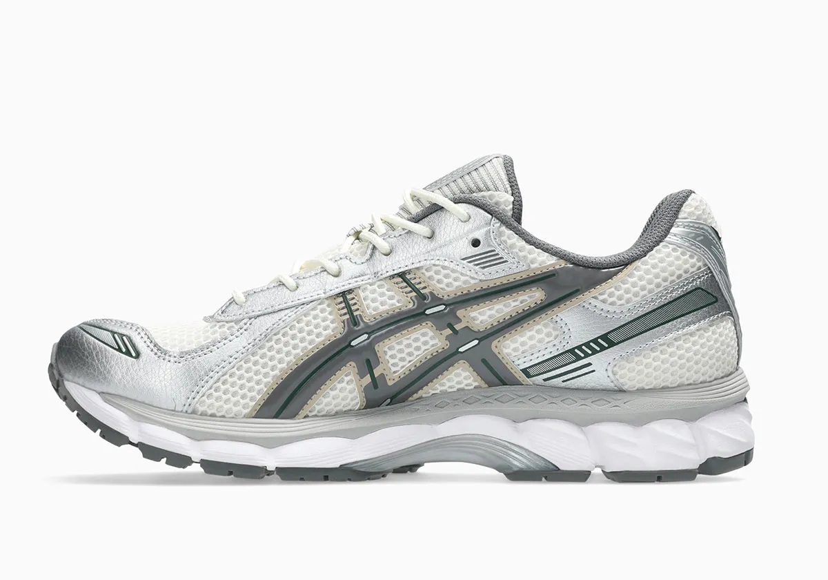 アシックス GEL-KAYANO 12.1に洗練の新色「クリーム/カーボン」が登場！夏の足元を彩る傑作
