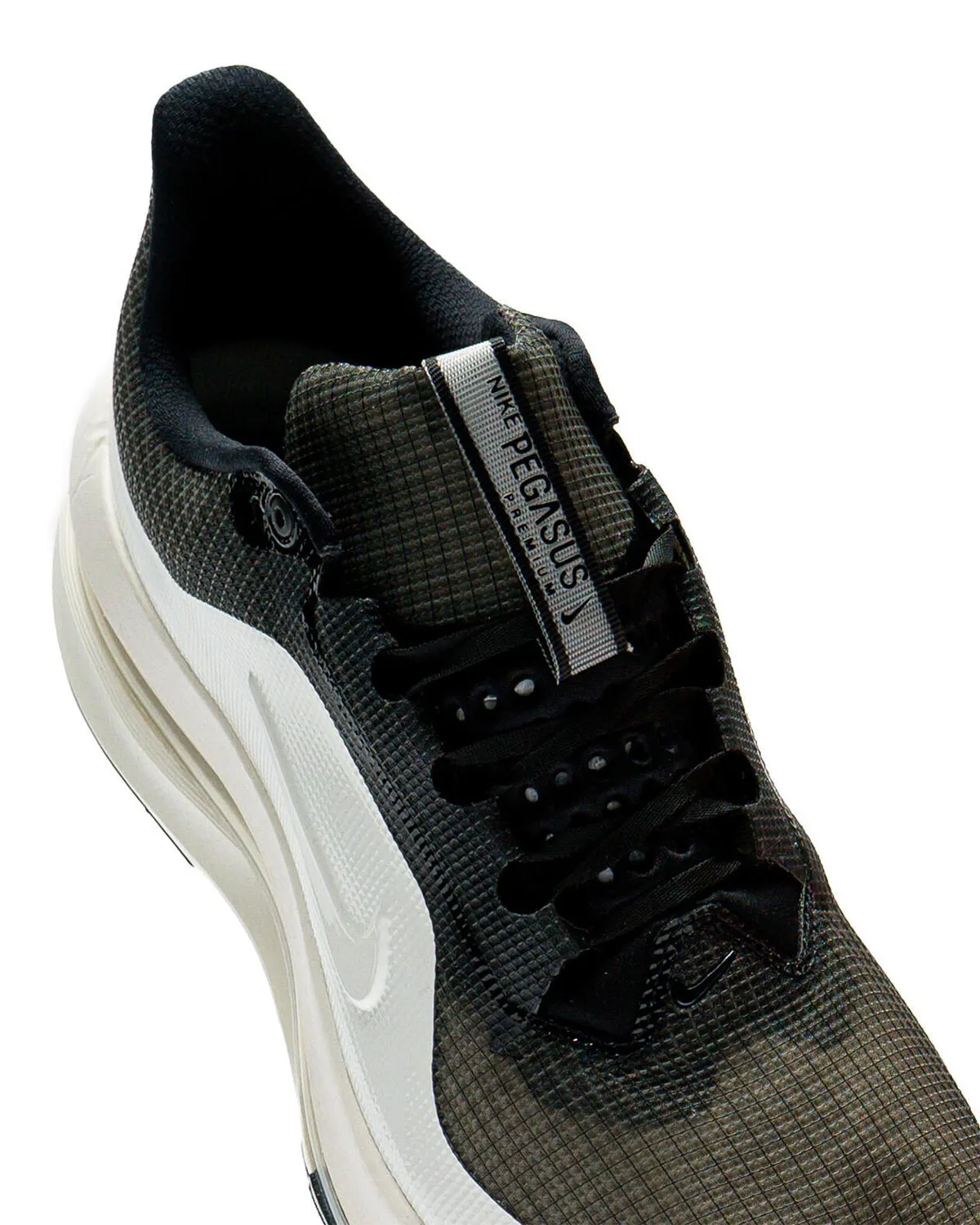Nike Pegasus Premium SPが描く未来！テクニカルな進化とモノクロの衝撃がストリートを席巻か？
