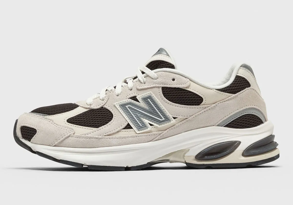 New Balance 2010に新色「Sea Salt/Black Cement」が登場！99XのDNAを受け継ぐ注目モデルを徹底解説