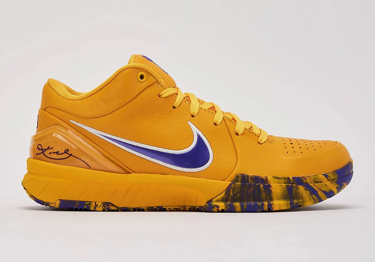 キッズ限定！Nike Kobe 4 Protro “Draft Day Lakers” がブラインドボックスを離れ単独登場！
