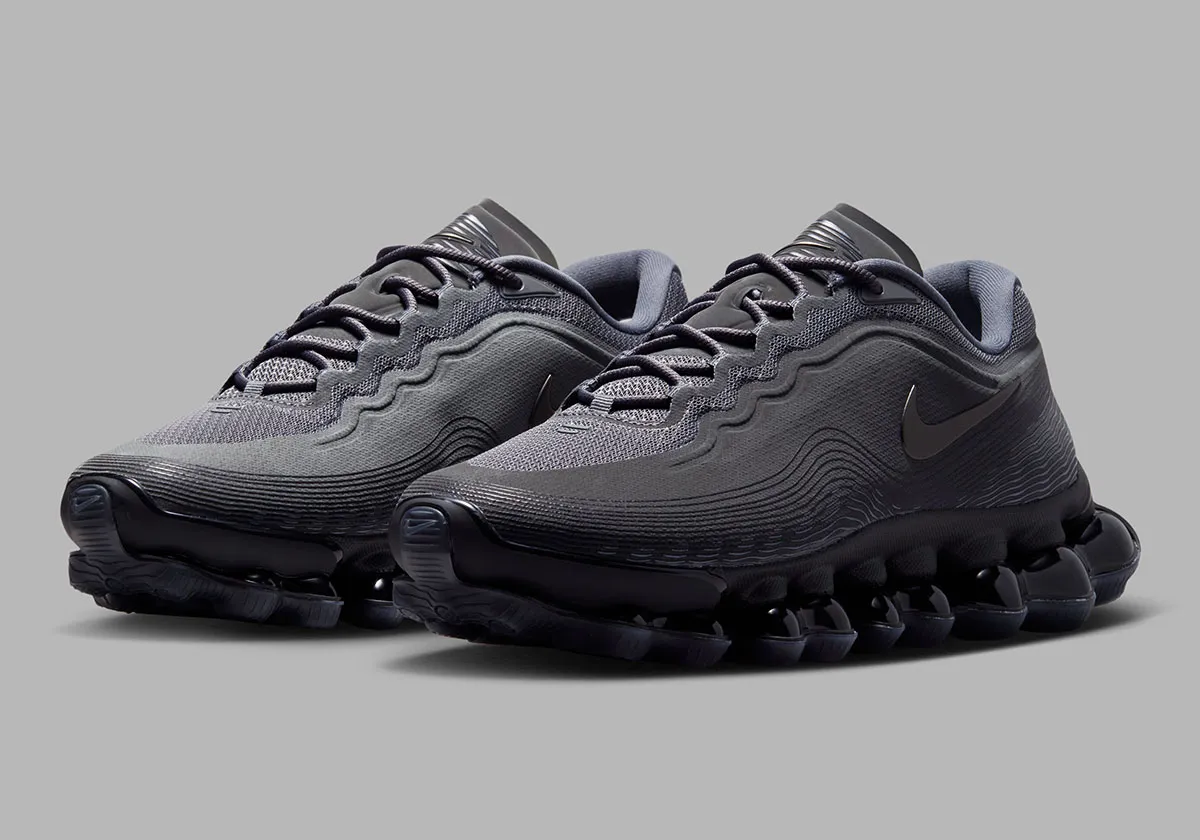 未来が波打つ！Nike Air Liquid Maxの新色「チームグレー」が登場
