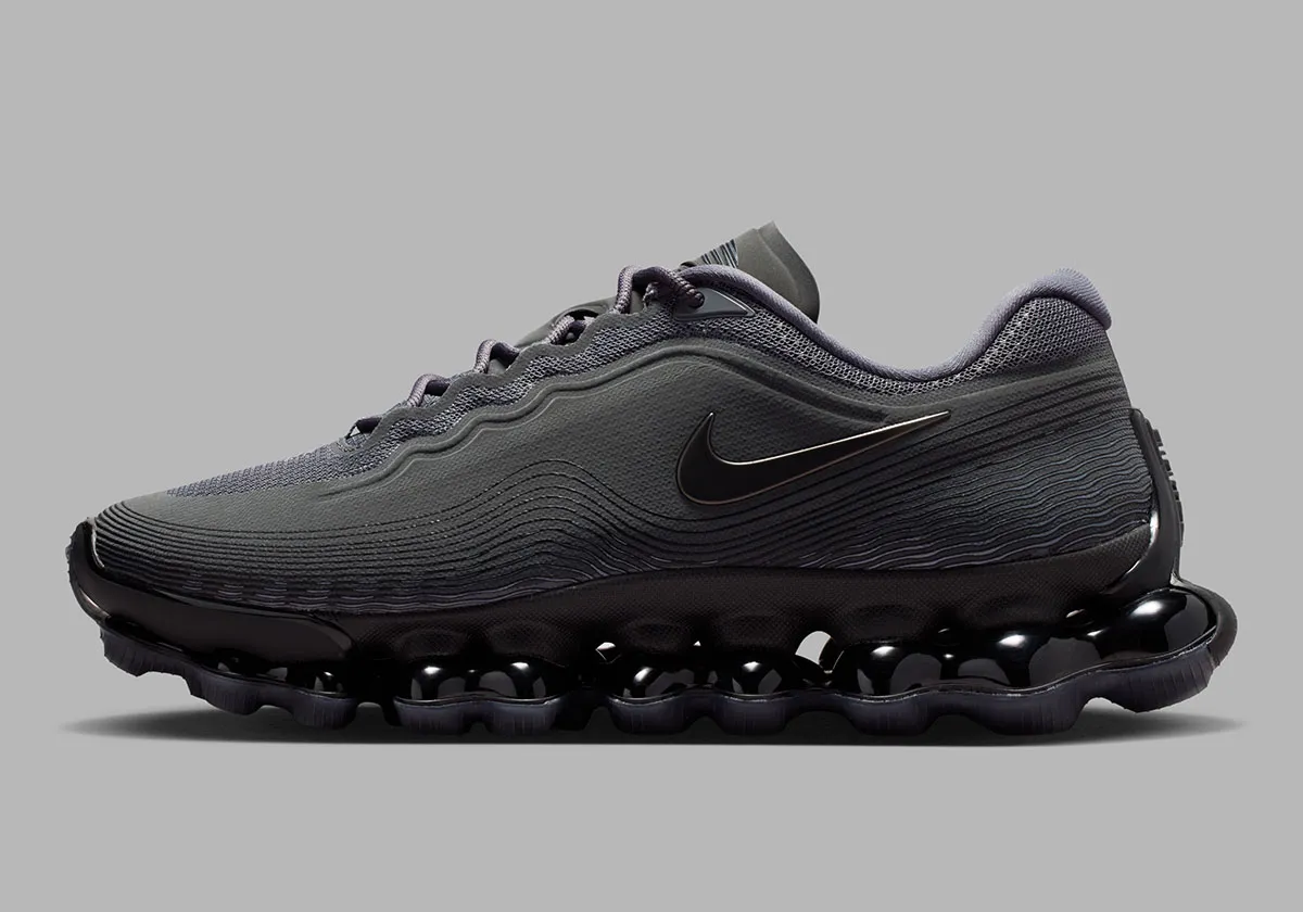 未来が波打つ！Nike Air Liquid Maxの新色「チームグレー」が登場