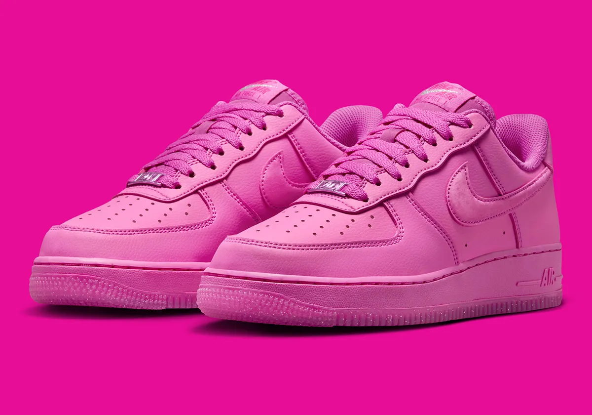 ストリートに鮮烈な情熱を!Nike Air Force 1 Low "Fire Pink"が放つ圧倒的な存在感