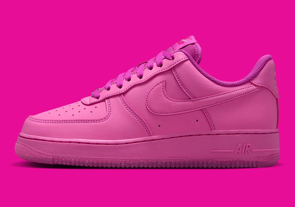 ストリートに鮮烈な情熱を！Nike Air Force 1 Low "Fire Pink"が放つ圧倒的な存在感
