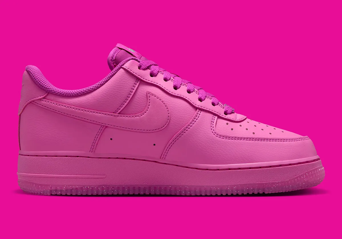 ストリートに鮮烈な情熱を！Nike Air Force 1 Low "Fire Pink"が放つ圧倒的な存在感