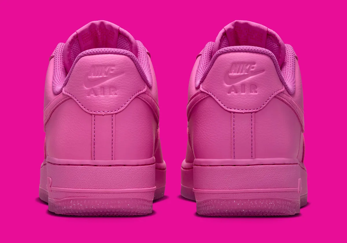 ストリートに鮮烈な情熱を！Nike Air Force 1 Low "Fire Pink"が放つ圧倒的な存在感