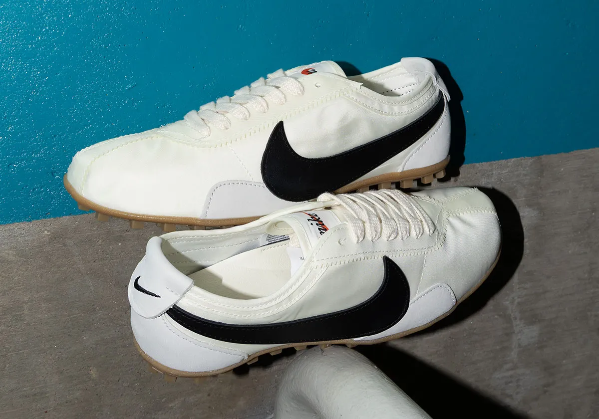 伝説のランニングシューズが現代に蘇る!Nike Moon Shoe "Sail/Black"、ヴィンテージ感溢れる一足が登場
