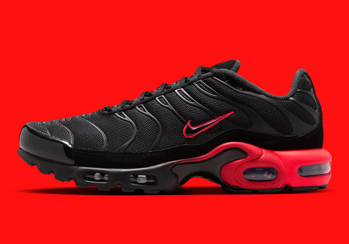 Nike Air Max Plusが魅せる新たな「Bred」の解釈：定番カラーに斬新なひねり