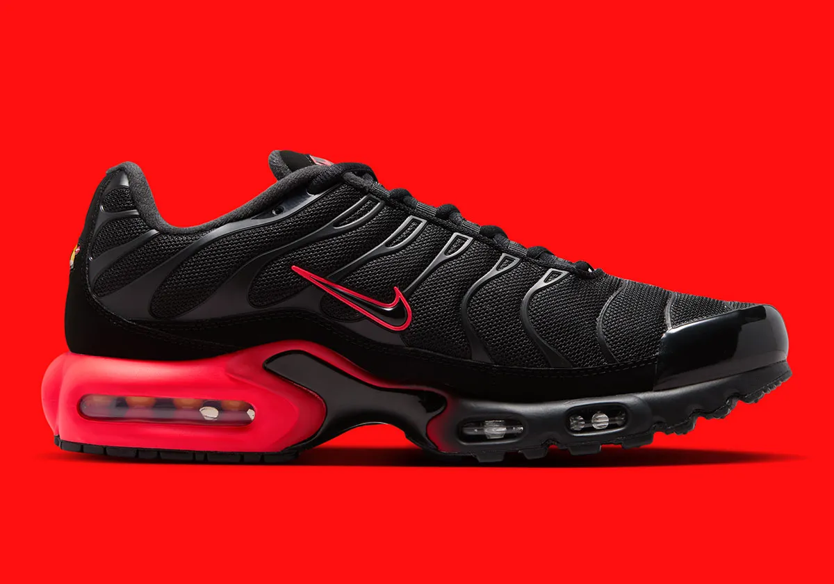 Nike Air Max Plusが魅せる新たな「Bred」の解釈：定番カラーに斬新なひねり