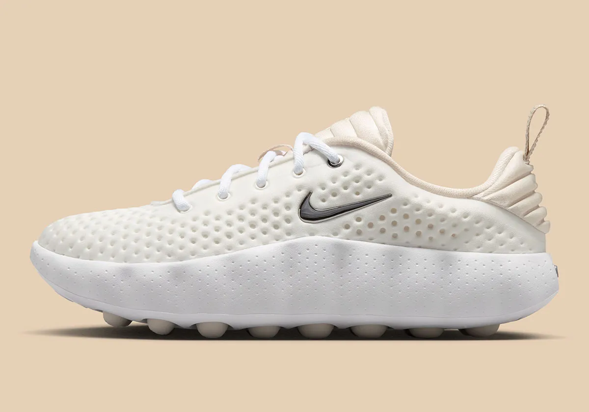 究極の履き心地と洗練された美学:Nike Mind 002 'Summit White'が魅せる新境地