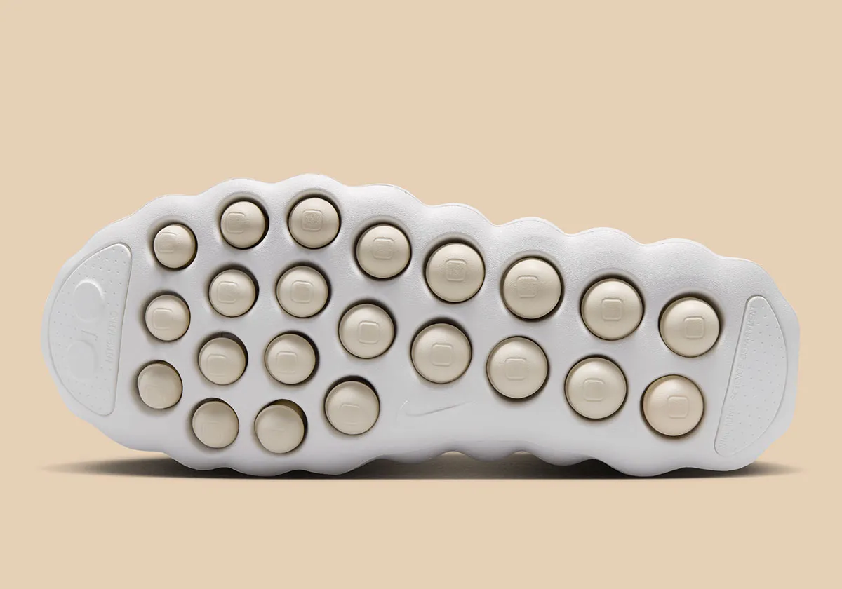 究極の履き心地と洗練された美学:Nike Mind 002 'Summit White'が魅せる新境地
