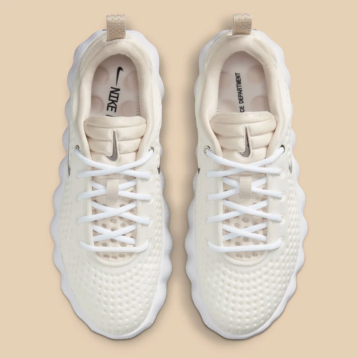 究極の履き心地と洗練された美学:Nike Mind 002 'Summit White'が魅せる新境地