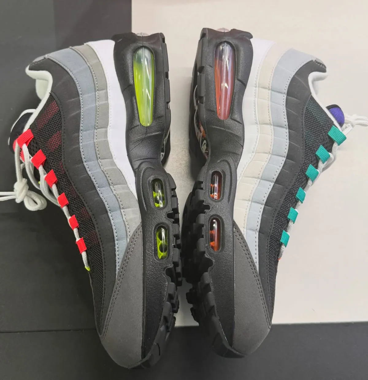 左右非対称の傑作「Air Max 95 “Greedy”」がビッグバブルで2026年秋に復刻!