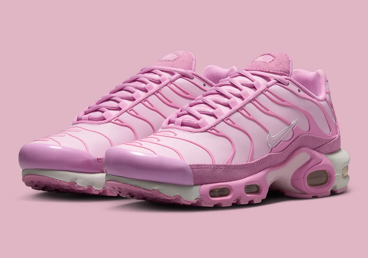 春を呼ぶピンクと煌めくクローム！Nike Air Max Plus “Pink Rise”が登場