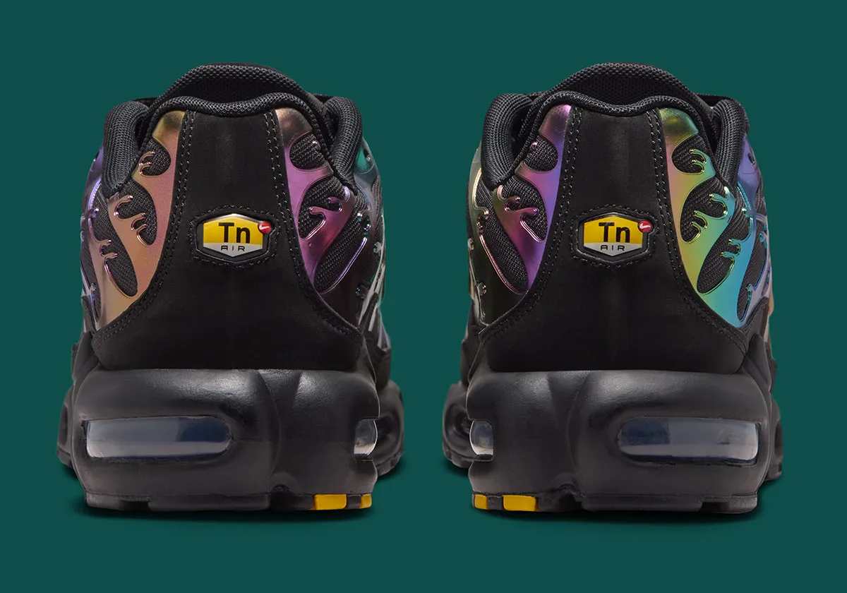 流れる色彩の芸術！Nike Air Max Plus "Lava Lamp"が放つ魅惑の輝き