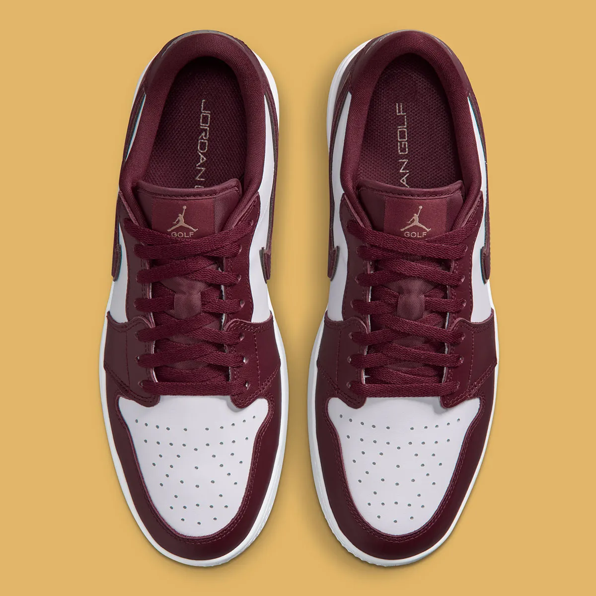 ゴルフコースで差をつける。AJ1 Low Golfに「ダークチームレッド」の気品漂う新色が登場