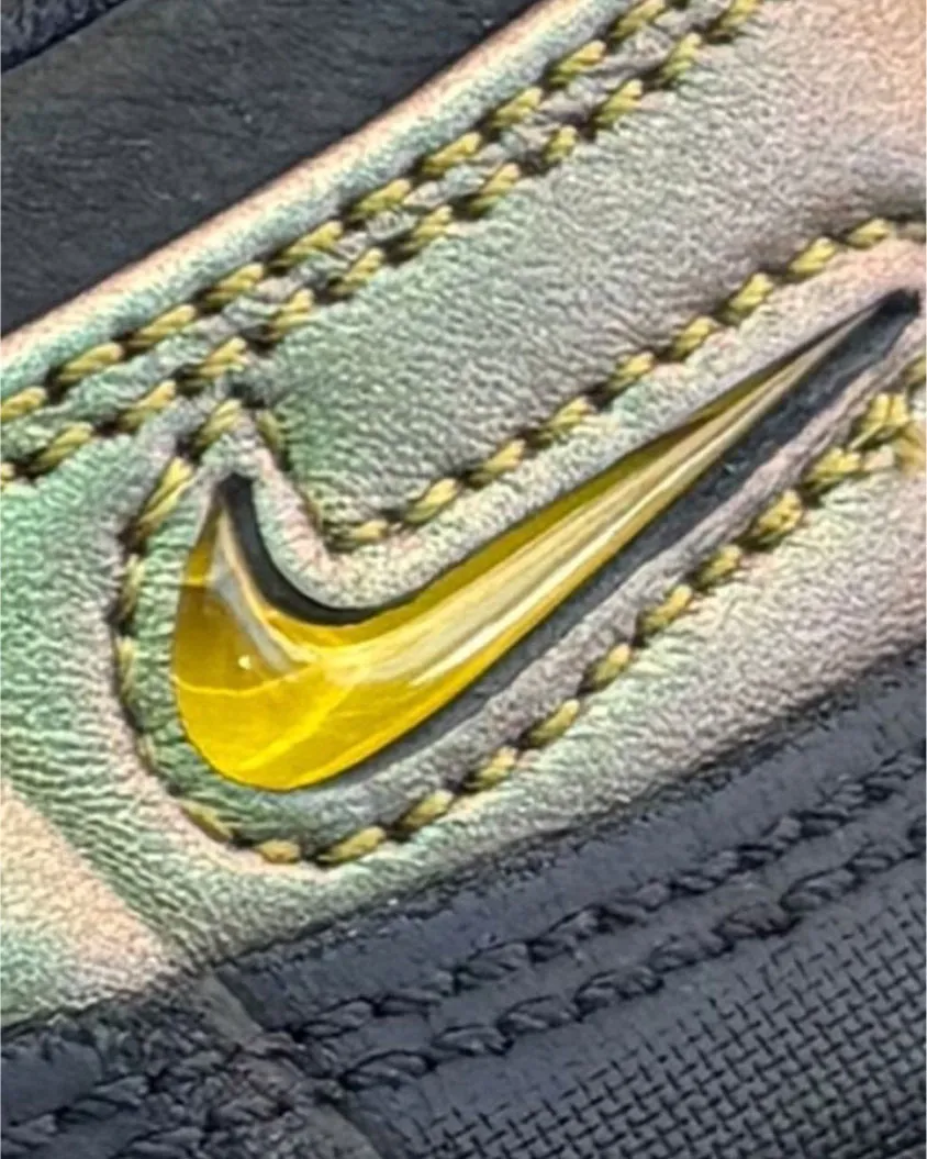 スケートカルチャーと名作の融合！Nike SB仕様のAir Max 95に鮮やかな「Varsity Maize」が登場