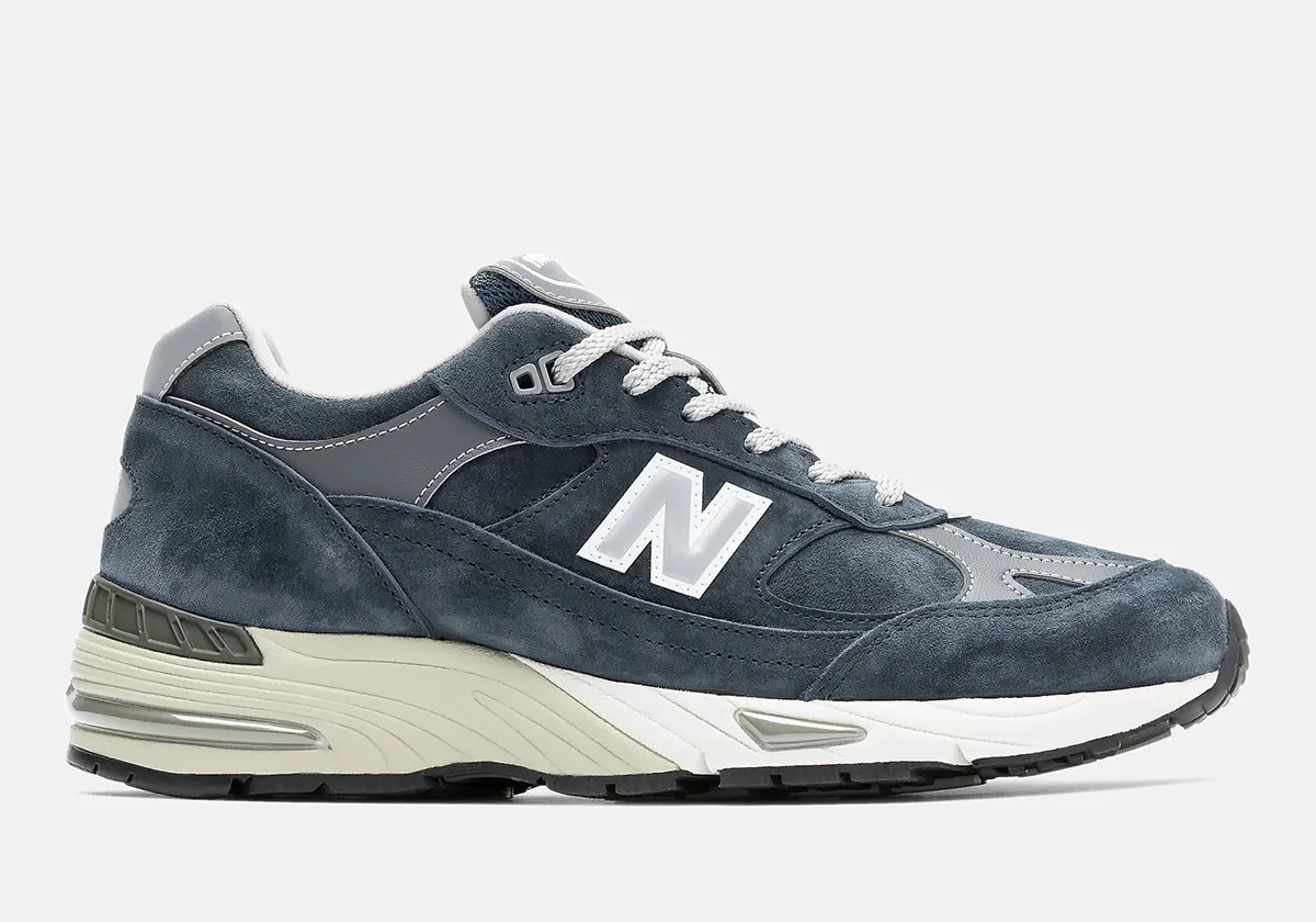 英国メイドの品格を纏う。ニューバランス「991」から、至高のブラック&ネイビーが登場