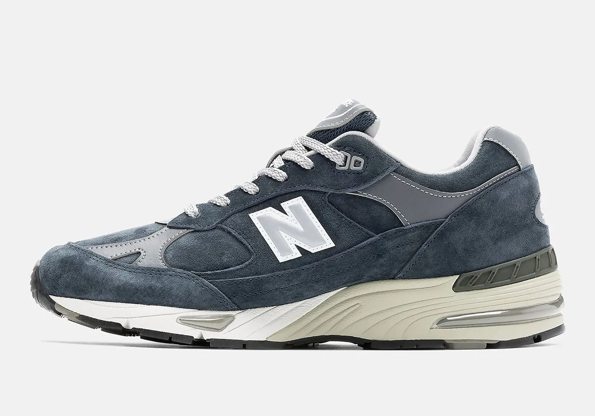 英国メイドの品格を纏う。ニューバランス「991」から、至高のブラック&ネイビーが登場